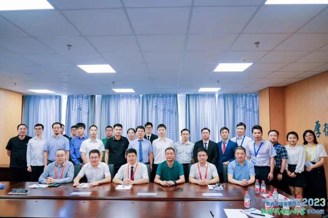 青委副主委戴晓江担任学术会议主持人j9国际广东省医学会肥胖代谢外科学(图1)