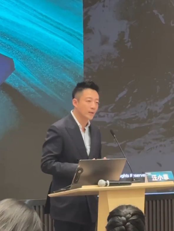 来越年轻到清华演讲受欢迎 网友：人生开挂！j9九游会真人游戏第一大S傻眼！汪小菲越(图2)