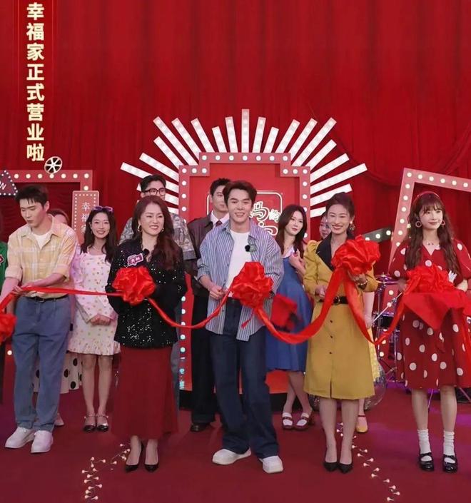 口30万亿李佳琦赚疯了！j9九游会俱乐部登录入(图8)