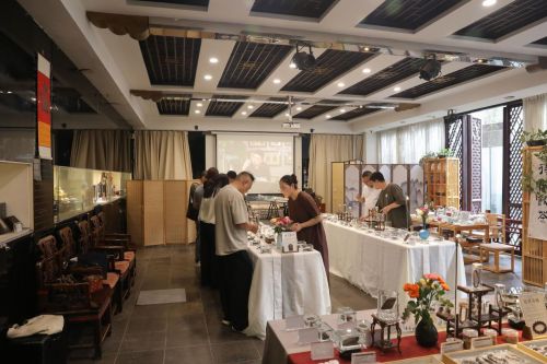 得买？2025下半年高端收藏圈选香新标准